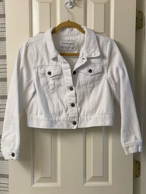 The Style Between Us White Denim Jacket Size Medium